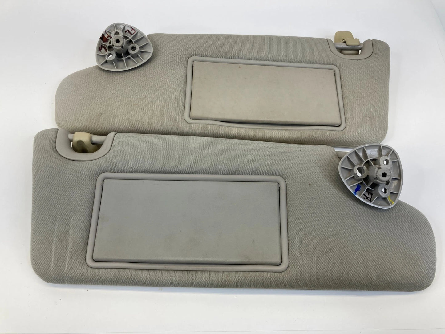 2006-2011 CHEVROLET HHR LEFT RIGHT SUNVISOR SUN VISOR SHADE PAIR SET W/CLIP OEM