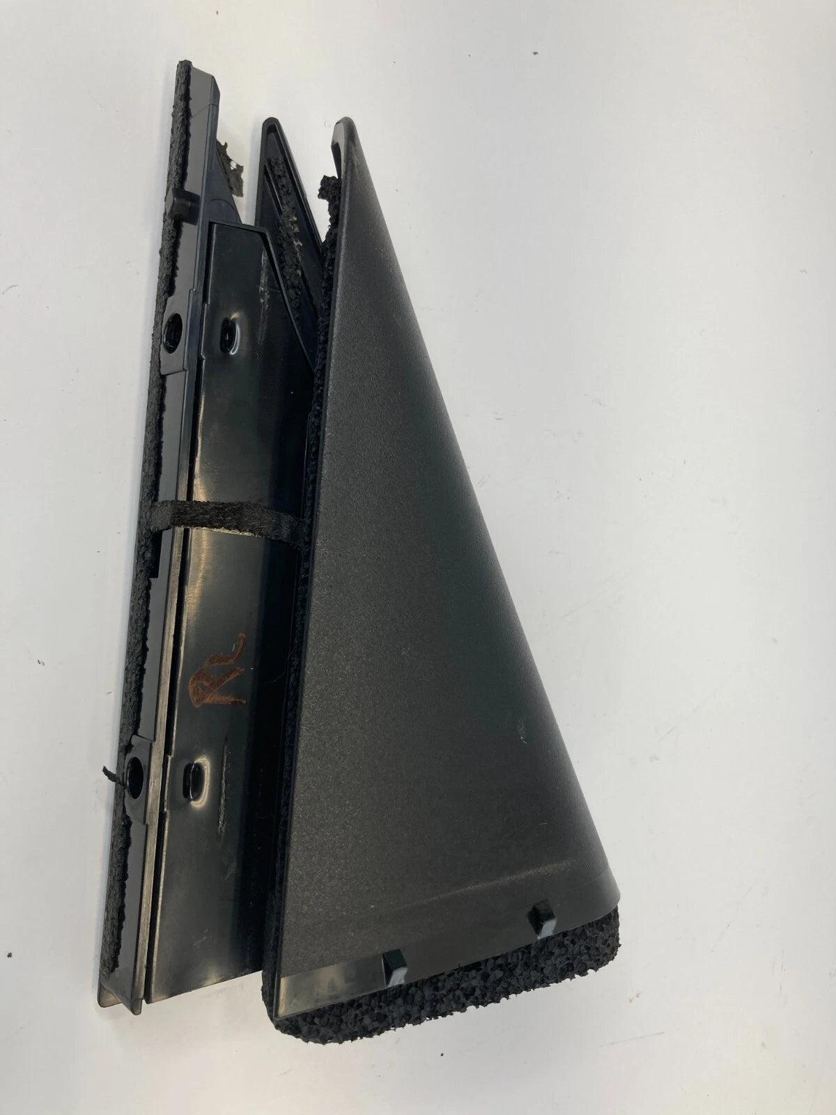 2008-2013 NISSAN ROGUE REAR LEFT SIDE DOOR CORNER WINDOW GLASS COVER TRIM OEM