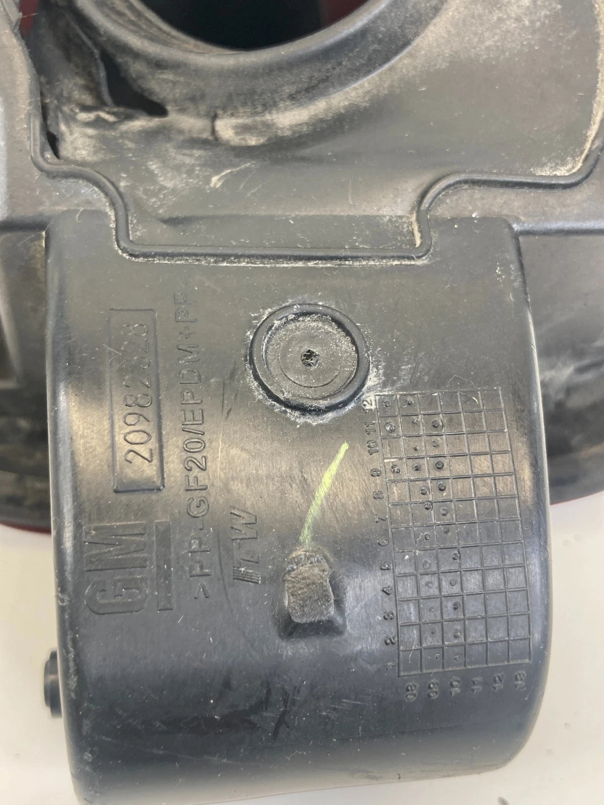 2010-2017 GMC TERRAIN FUEL FILLER GAS DOOR LID COVER WITH CAP 20982328 OEM