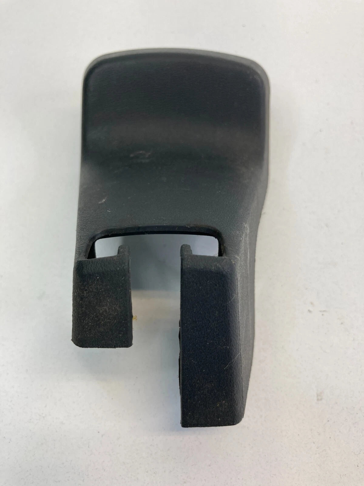 2000 2001 NISSAN ALTIMA FRONT LEFT SEAT TRACK END COVER CAP TRIM 87559-0Z803 OEM