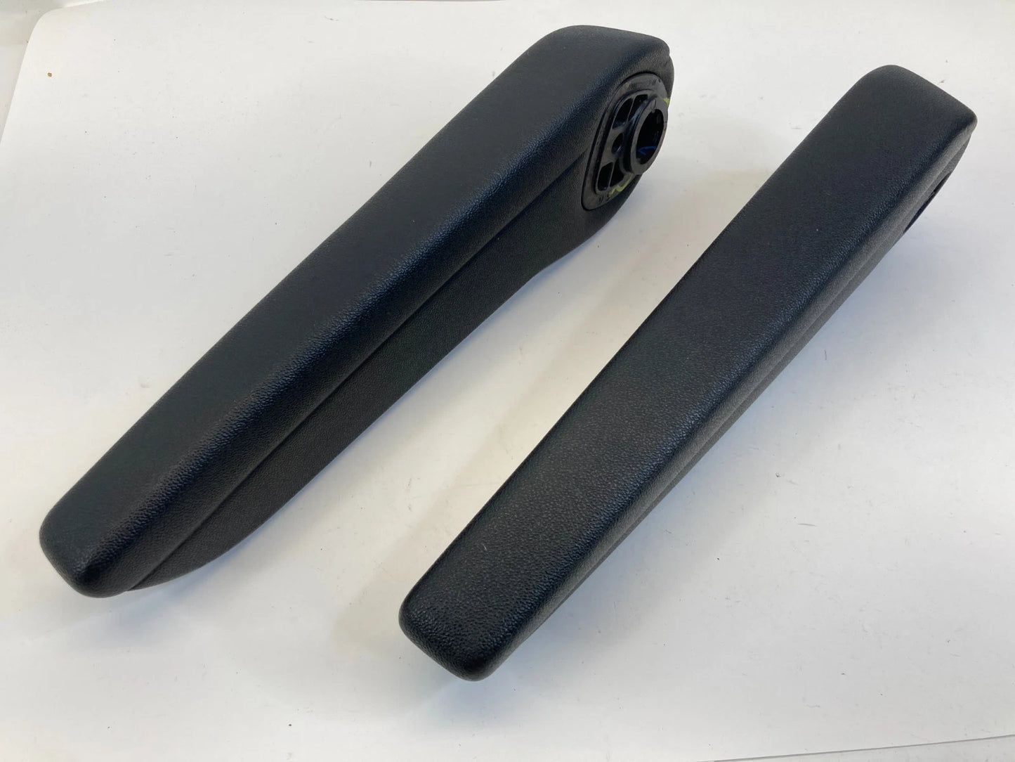 11-20 DODGE GRAND CARAVAN REAR RIGHT BACK SIDE SEAT ARMREST ARM REST PAIR OEM