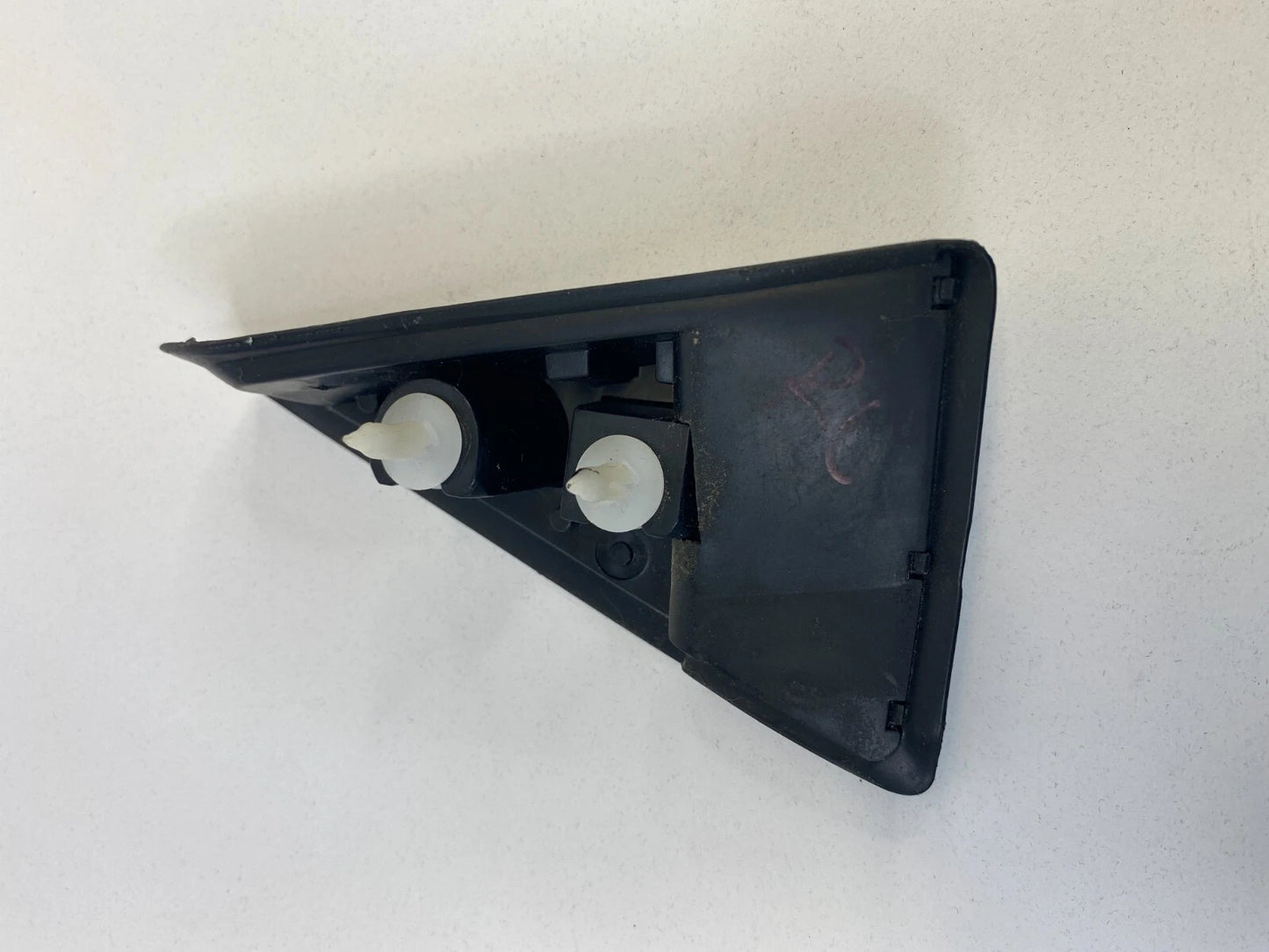 2011 NISSAN VERSA SEDAN REAR LEFT DRIVER EXTERIOR OUTER CORNER MOLDING COVER