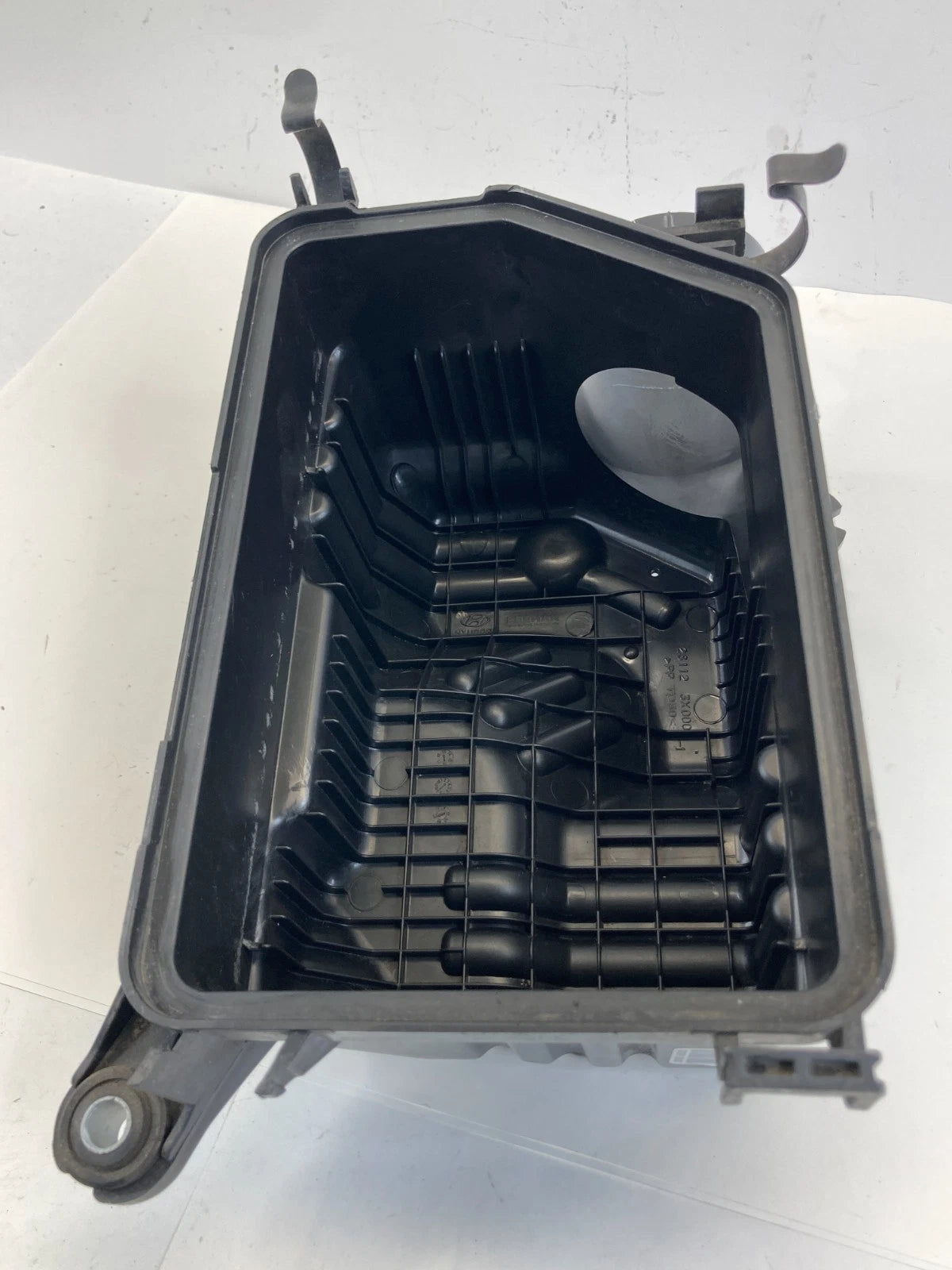 2013-2017 Hyundai Elantra GT 1.8L Air Intake Box Lower Cleaner Housing Cover OEM