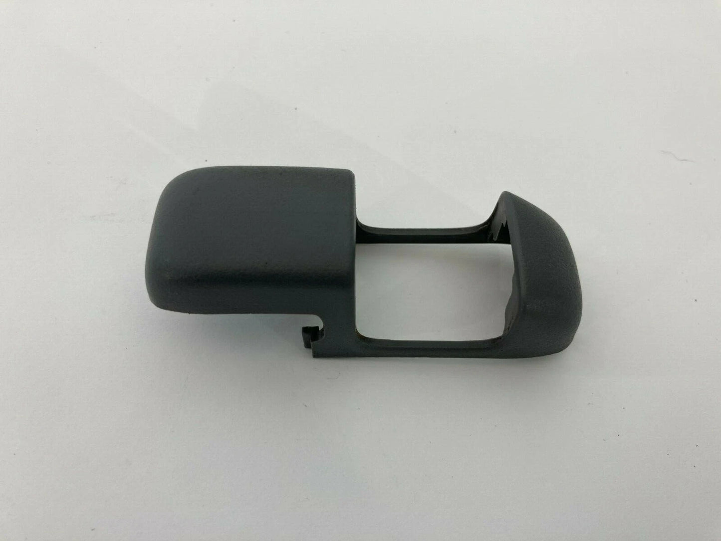03 04 05 06 KIA SORENTO SEAT BELT UPPER SLIDE HANDLE BOLT TRIM COVER OEM