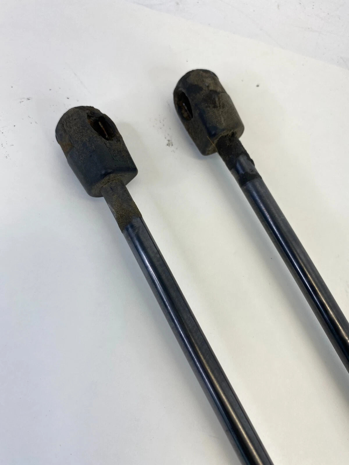 09-11 DODGE JOURNEY REAR LIFTGATE TRUNK HATCH LIFT CYLINDER SUPPORT 05178293AC