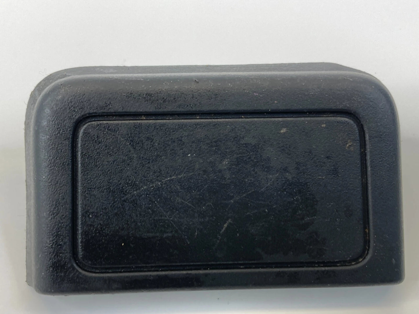 09-12 CHEVROLET TRAVERSE RIGHT SIDE SEAT TRACK BOLT COVER END CAP TRIM 1193872RH