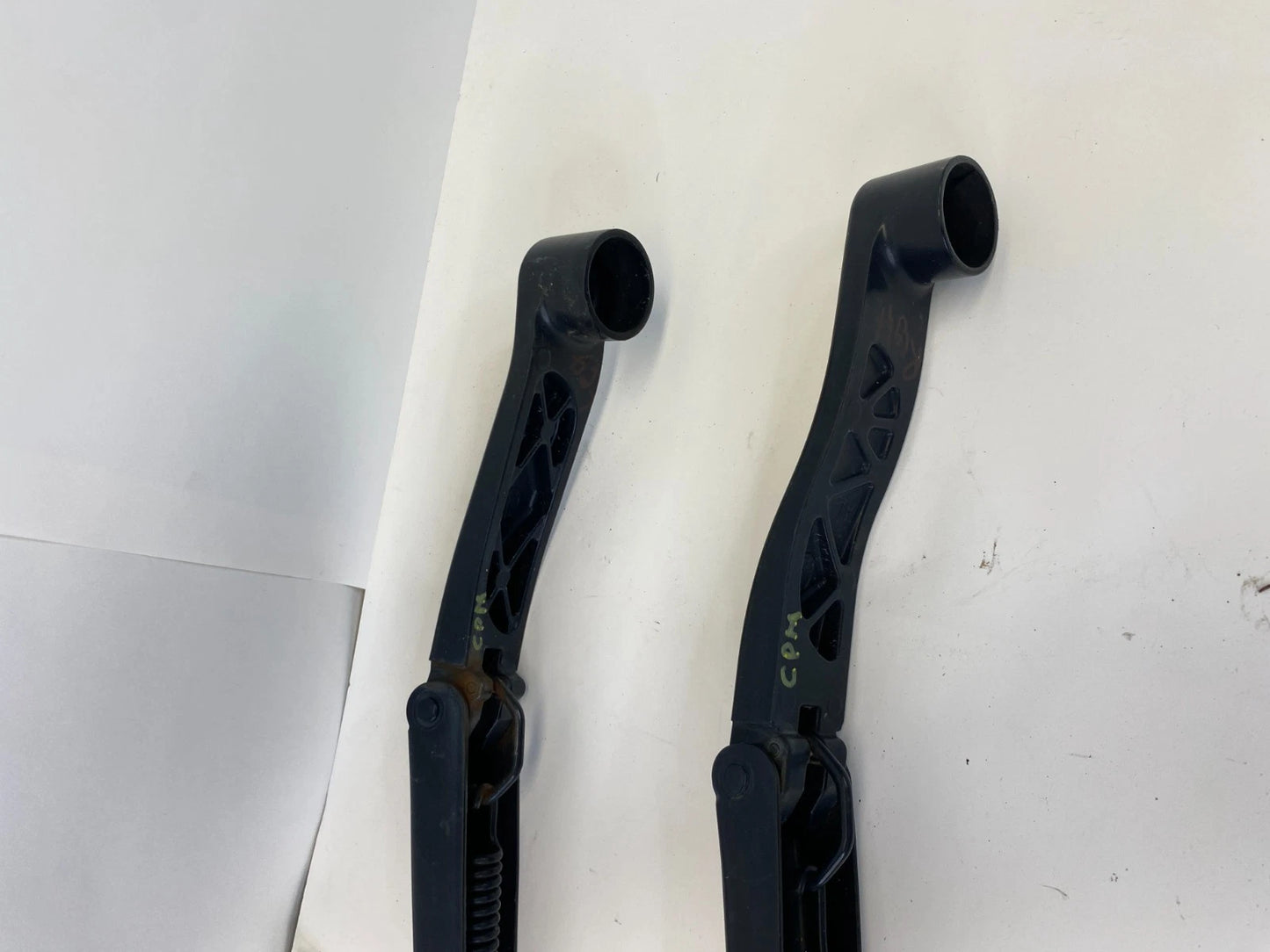 2010-2013 MAZDA 3 SEDAN FRONT WINDSHIELD WIPER ARM SET LEFT AND RIGHT OEM
