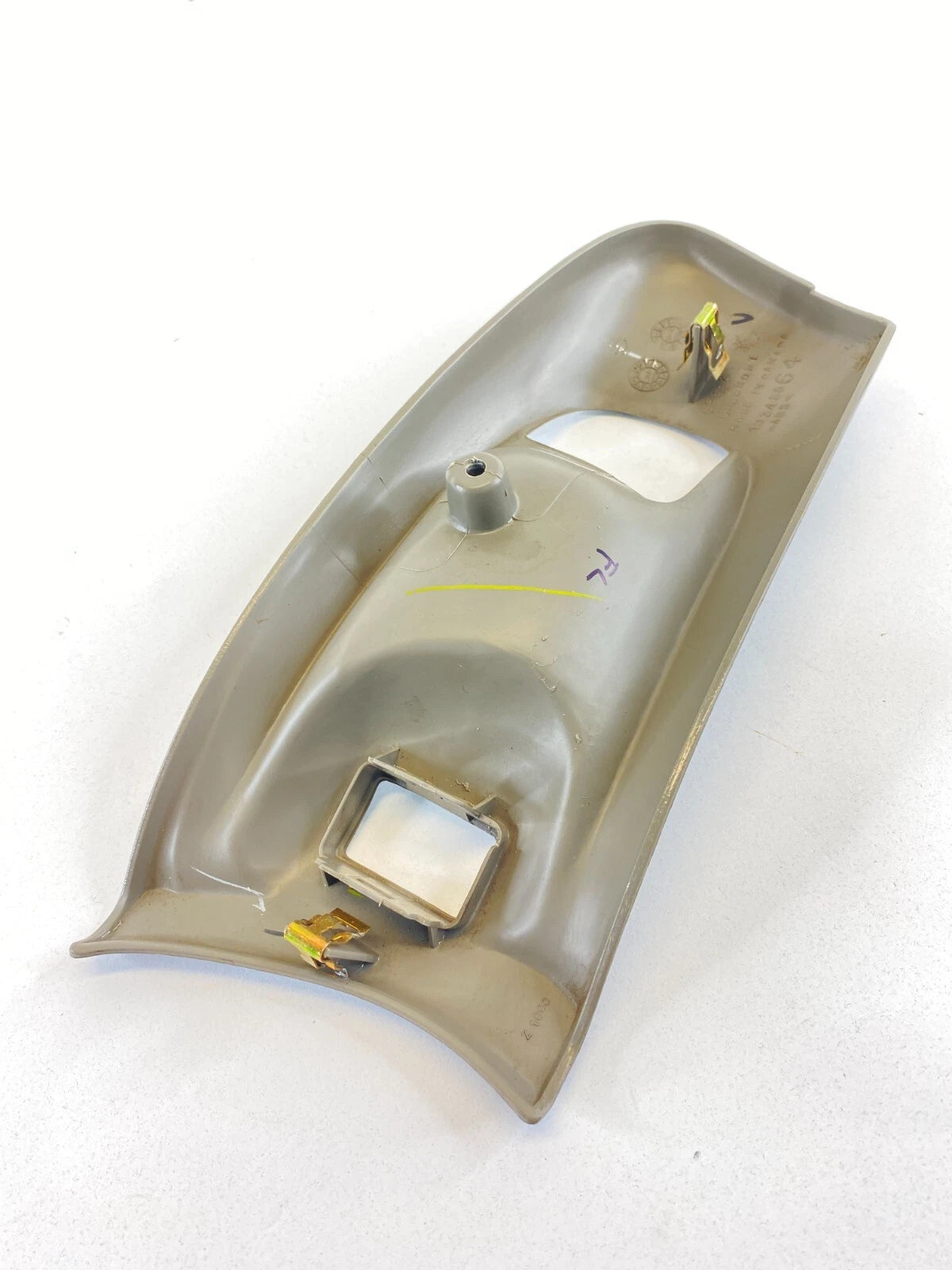2004-2007 CHEVROLET IMPALA FRONT LEFT INNER DOOR HANDLE SWITCH BEZEL 10345564