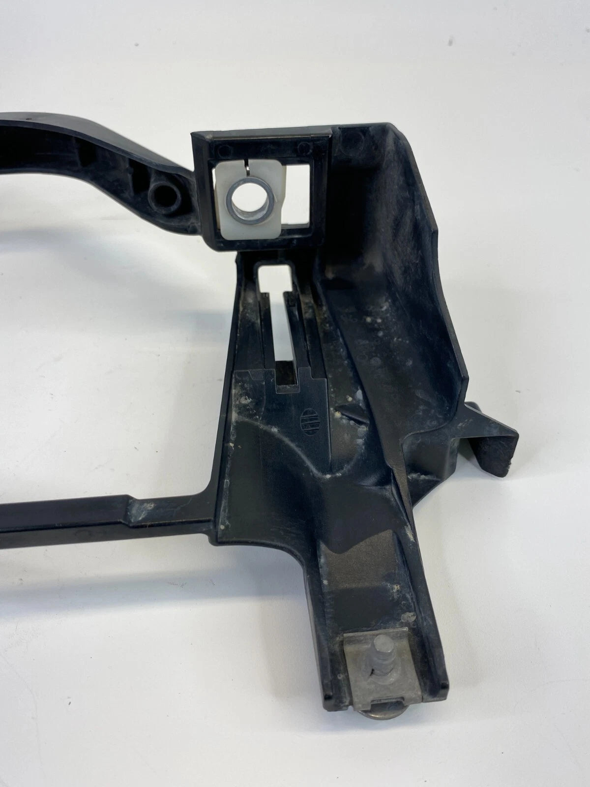 2006 2007 BMW 530XI FRONT LEFT SIDE HEADLIGHT HEADLAMP BRACKET SUPPORT 15373700