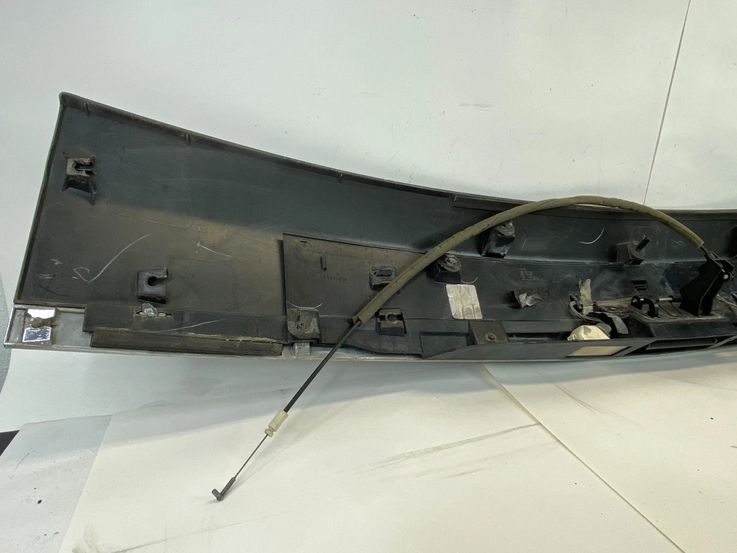 11-16 CHRYSLER TOWN & COUNTRY RR TAILGATE TRIM MOLDING W/CAMERA PANEL 3066685501