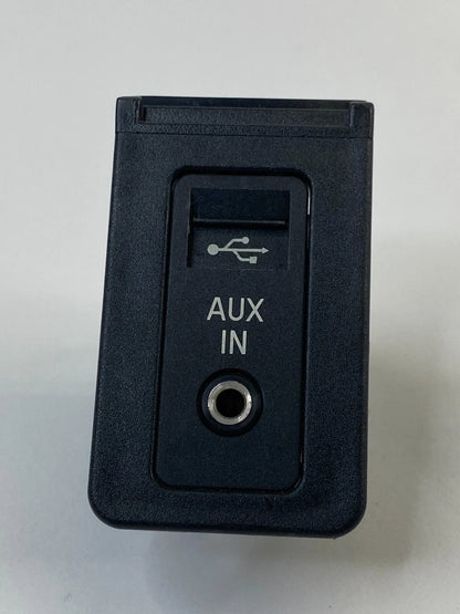 2008 BMW 5-SERIES 550I USB SOCKET AUX INPUT RECEIVER CENTER CONSOLE 61319138402