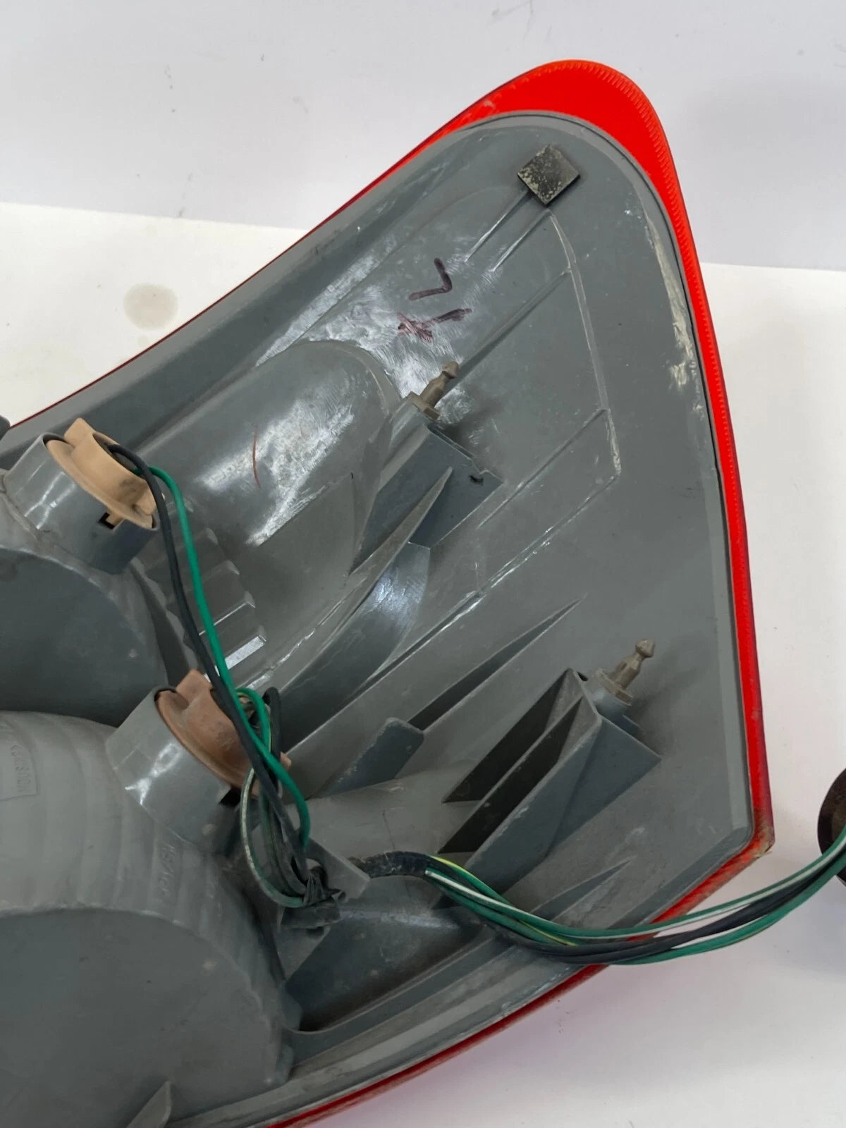 2008-2013 NISSAN ROGUE LEFT DRIVER OUTER TAIL LIGHT LAMP TAILLIGHT TAILLAMP OEM