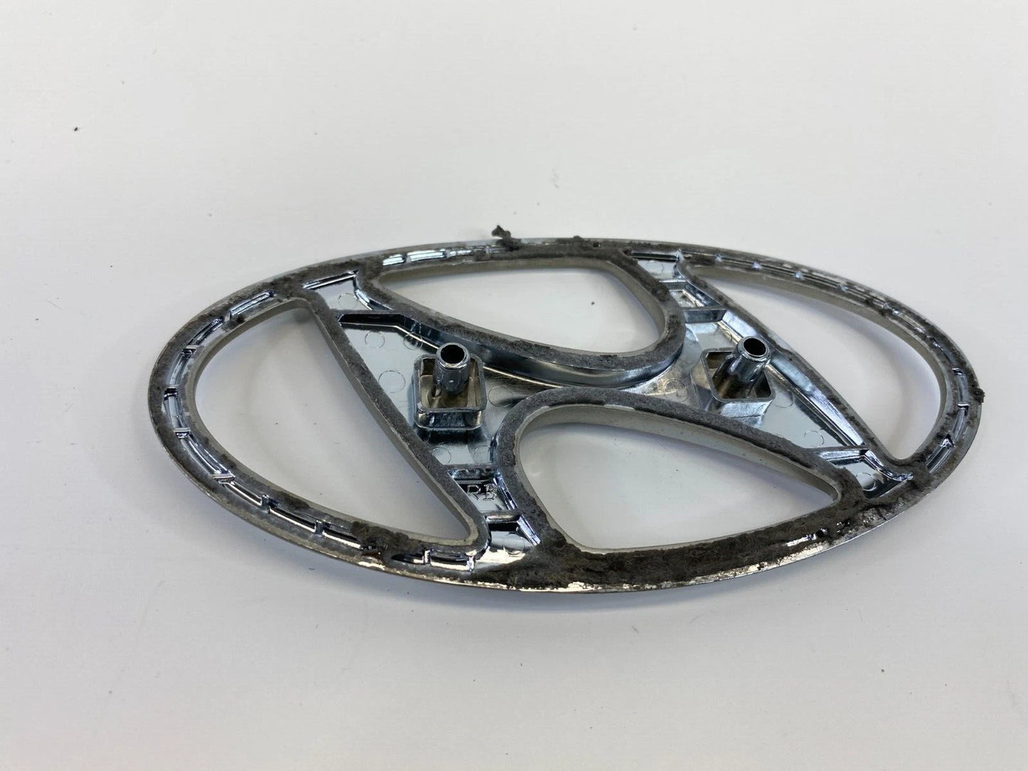 2012-2017 HYUNDAI ACCENT SEDAN REAR TRUNK LID LOGO EMBLEM BADGE SYMBOL SIGN OEM