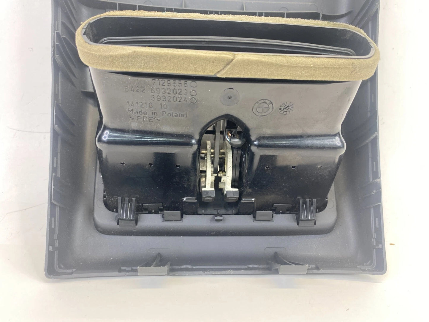 09-12 BMW 328I XDRIVE 07-12 328I REAR CENTER CONSOLE AIR VENT OUTLET 64226932023