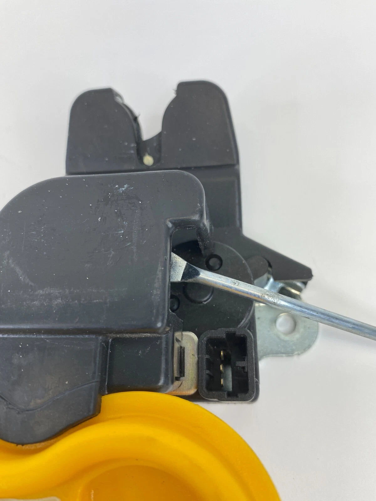 2006-2010 HYUNDAI ELANTRA SEDAN REAR TRUNK LID LOCK LATCH ACTUATOR RELEASE OEM