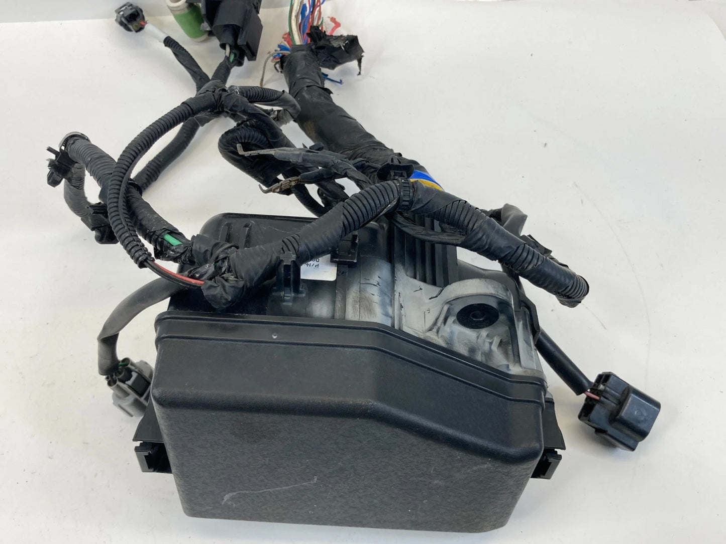 2012 2013 HYUNDAI ACCENT 1.6L AT ENGINE FUSE RELAY BOX JUNCTION BLOCK 912211R534