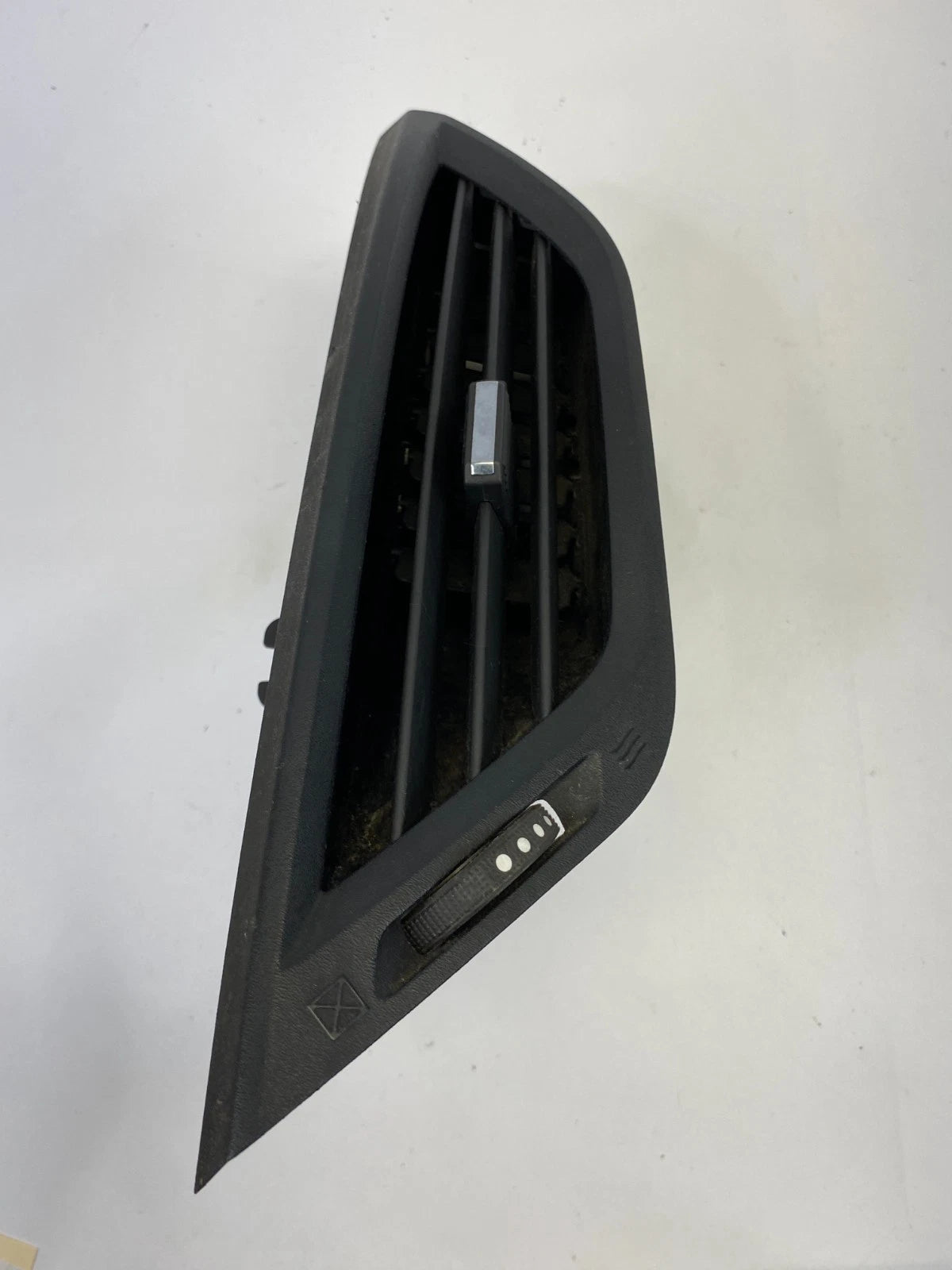 2010-2017 CHEVROLET EQUINOX FRONT RIGHT CENTER DASH A/C AIR VENT OUTLET OEM
