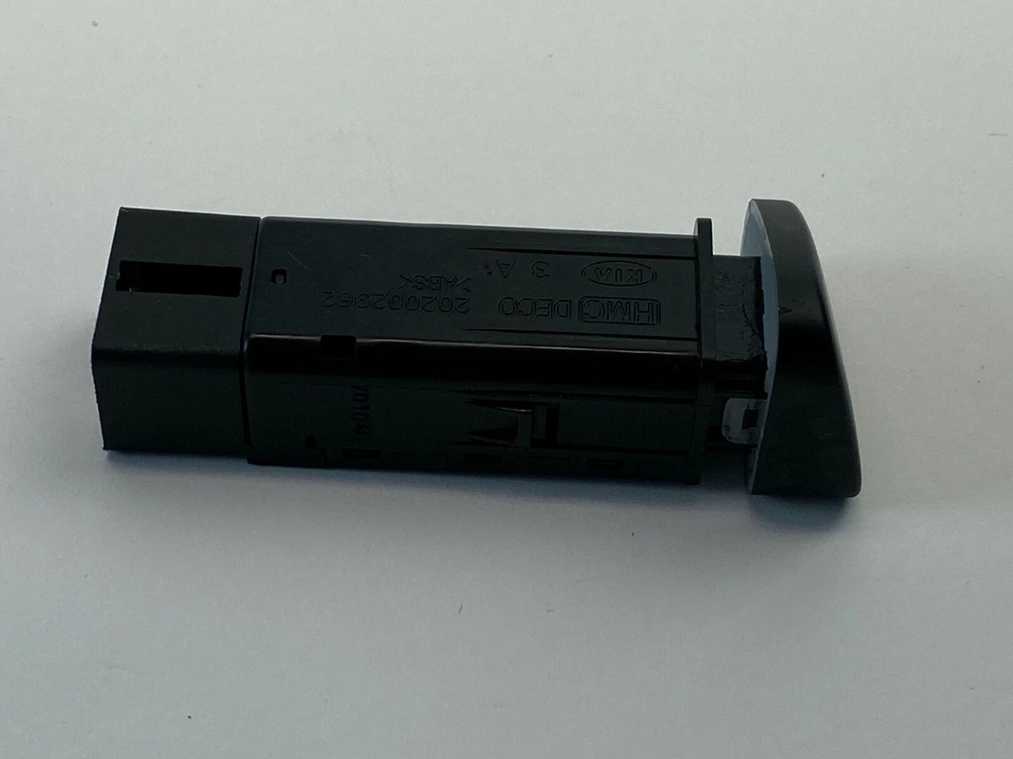 2006-2011 HYUNDAI ACCENT ODOMETER TRIP BUTTON SWITCH ASSEMBLY 202002962 OEM