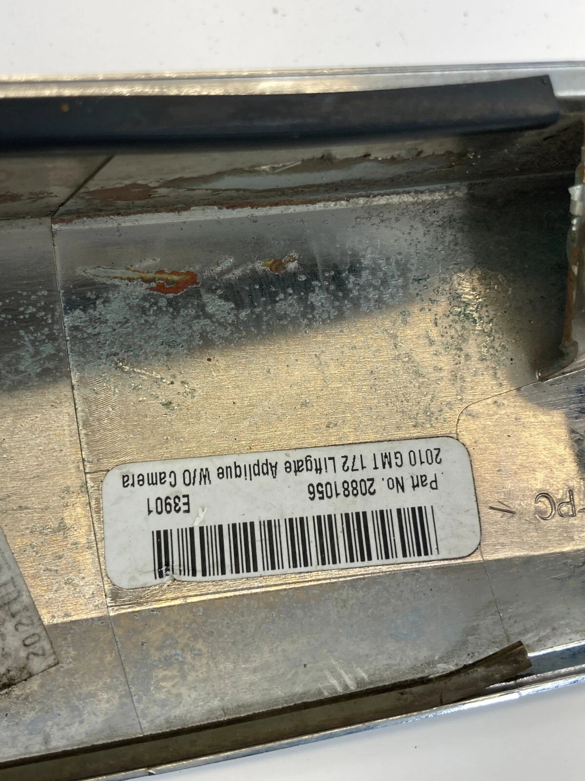 10-15 CHEVROLET EQUINOX W/O CAMERA TRUNK LIFTGATE APPLIQUE MOLDING 20881055 OEM