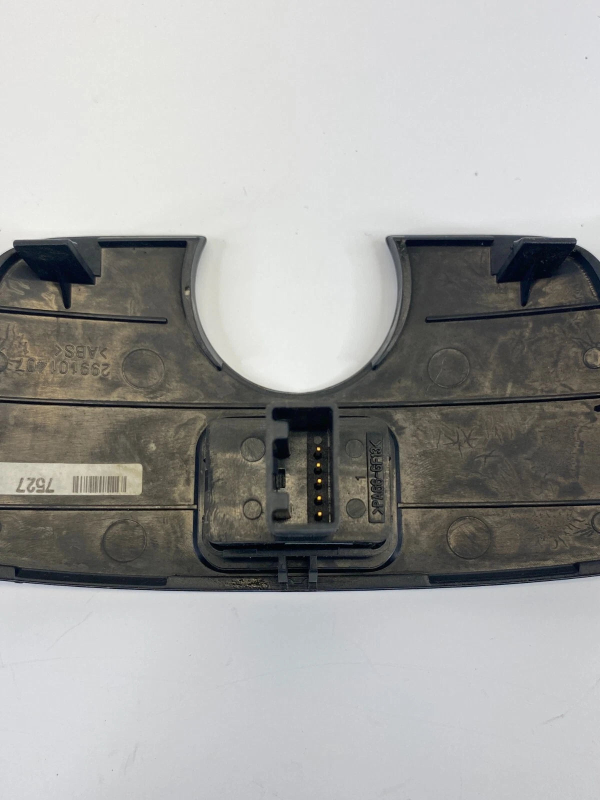 2013-2015 CHEVROLET SPARK CENTER LOWER DASH RADIO IMPUT SOCKET PORT 299101407