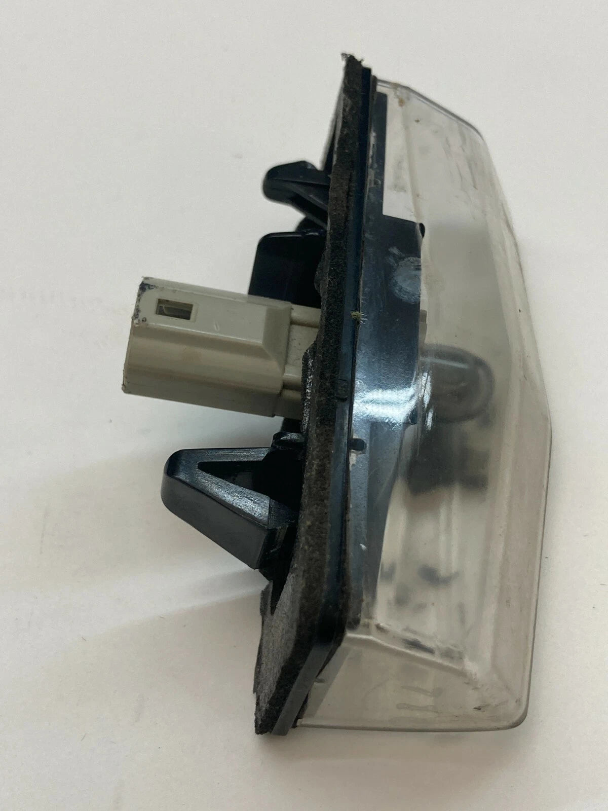 2005 2006 2007 SCION TC REAR LICENSE PLATE LIGHT LAMP ASSEMBLY A045053 OEM