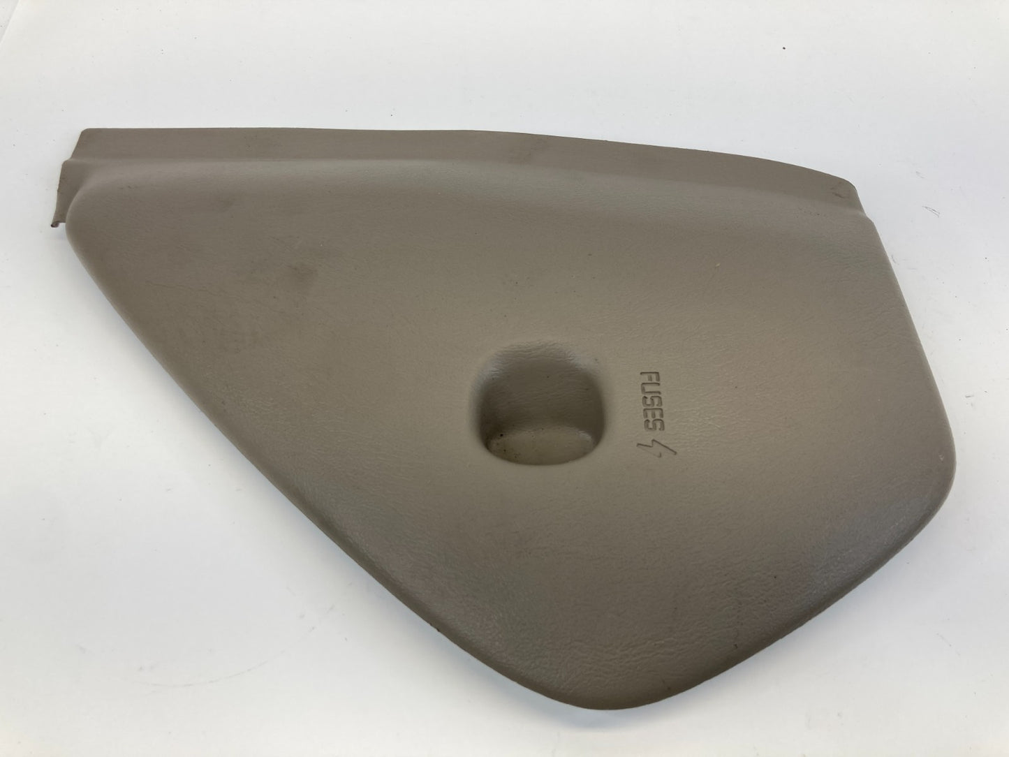 2000-2005 Chevrolet Monte Carlo Dash Left Side Fuse Box Cover Trim Cap 10311549