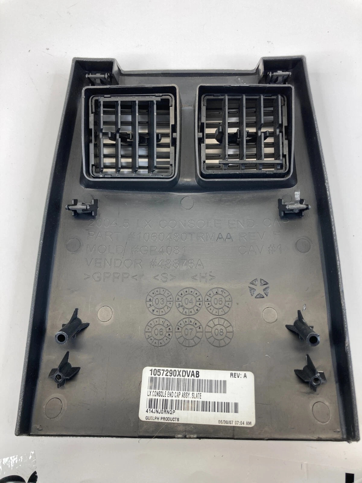 2006 2007 CHRYSLER 300 REAR CENTER CONSOLE CAP END A /C HEAT AIR VENT GRILLE OEM