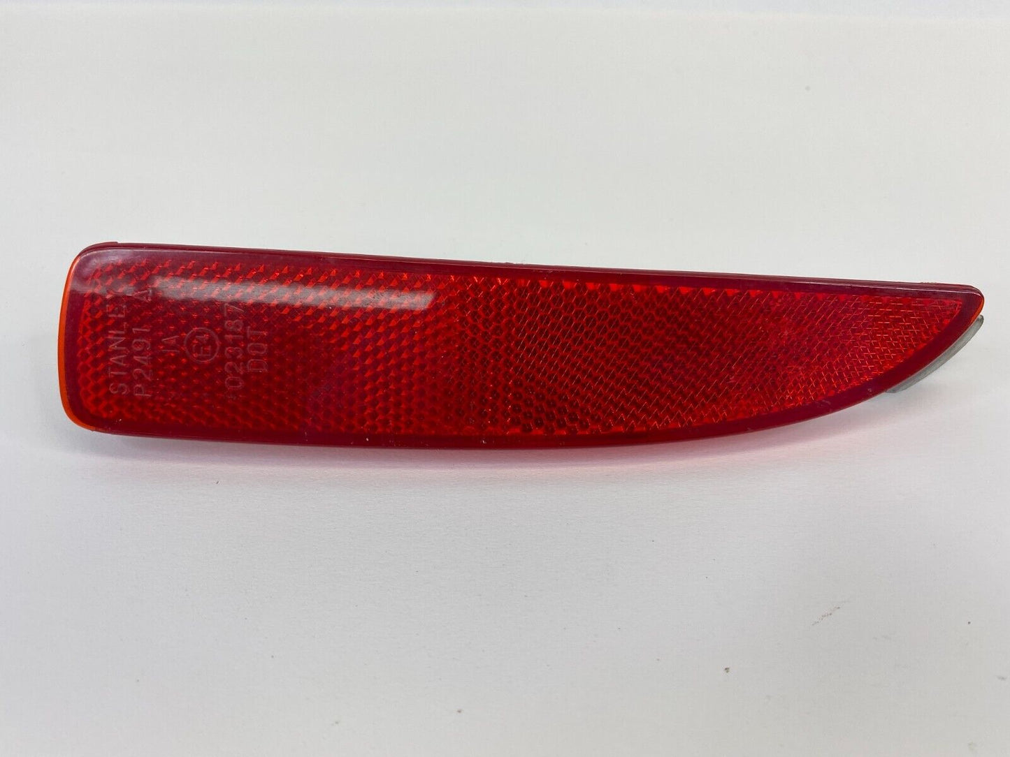 04-09 Mazda3 Hatchback Rear Bumper Left Outer Side Reflector Lamp E4023187