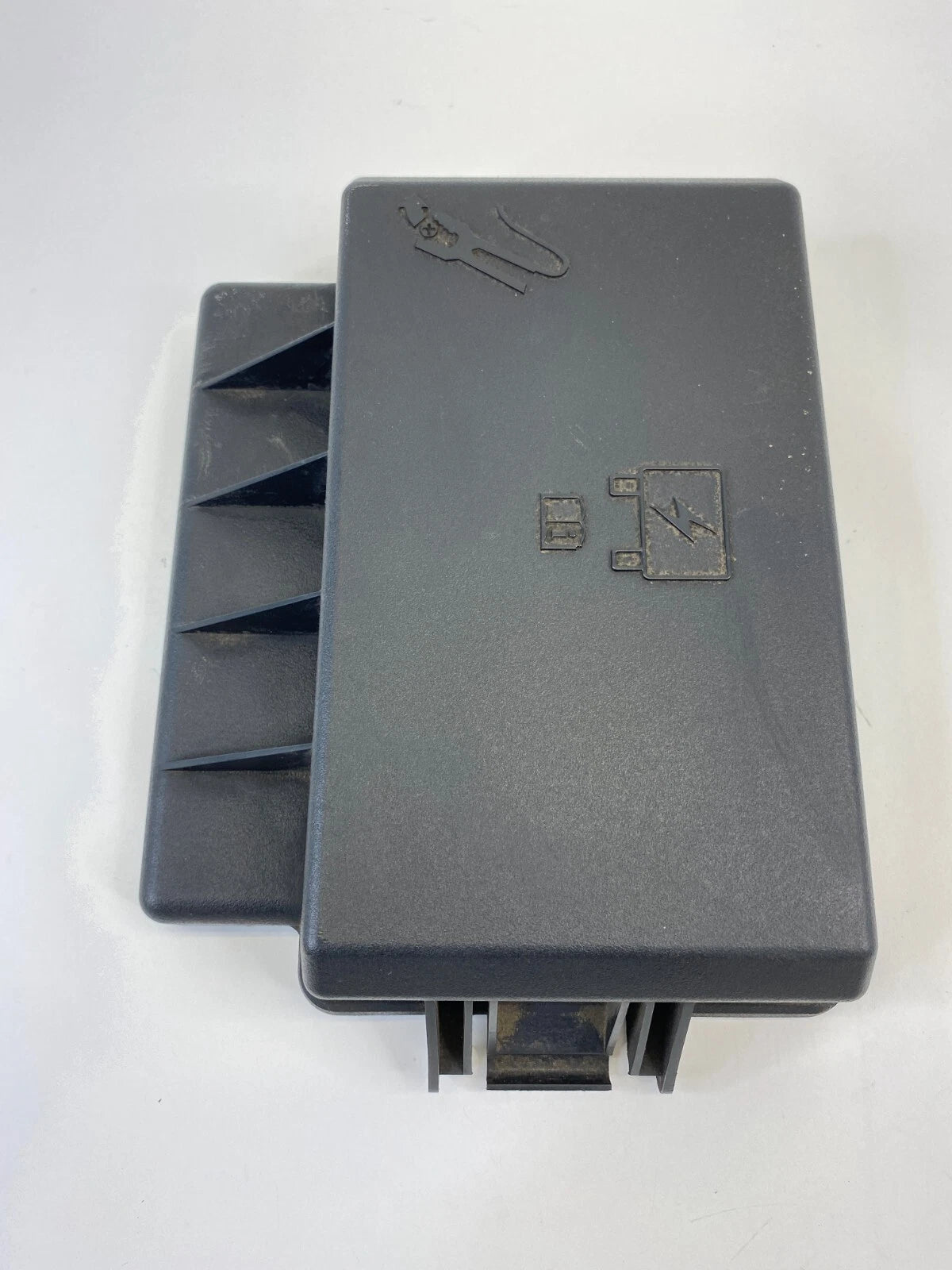 2005-2007 CHRYSLER 300 5.7L A/T UNDER HOOD FUSE BOX COVER LID 7140-1914-30 OEM