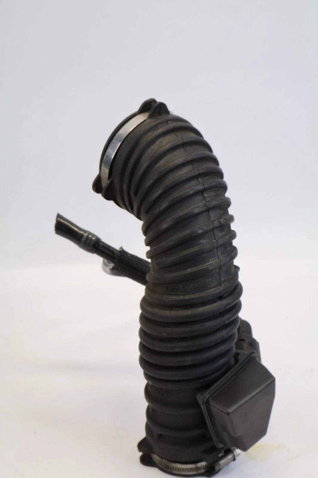2016-2019 CHEVY CRUZE 1.4 TURBO AIR INTAKE CLEANER HOSE TUBE RESONATOR 42500890