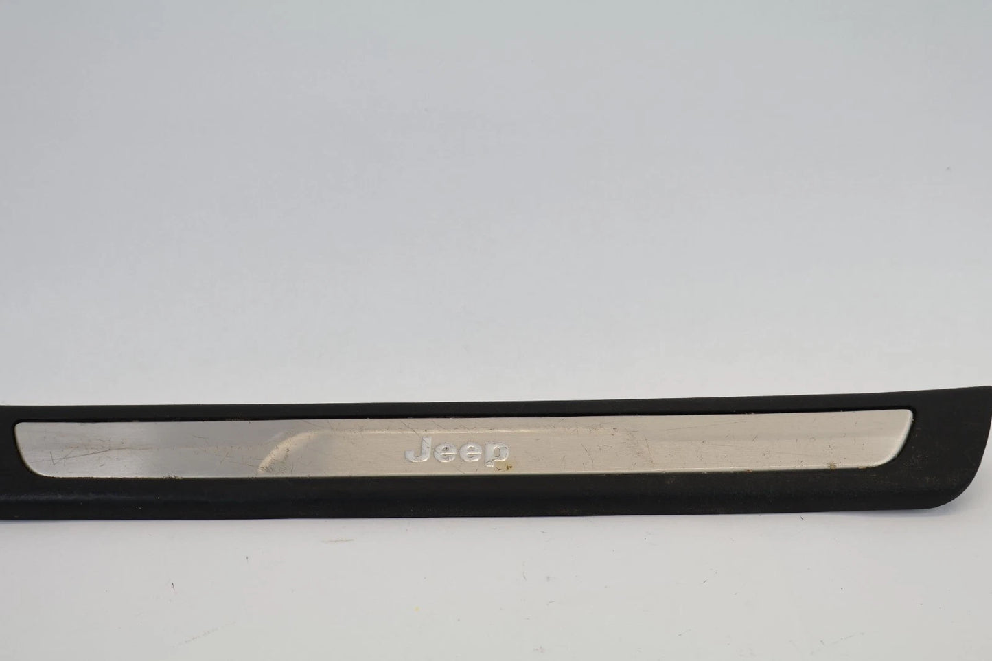 2011-2021 GRAND CHEROKEE FRONT LEFT DOOR SILL SCUFF PLATE MOLDING OEM INC81DX9AB
