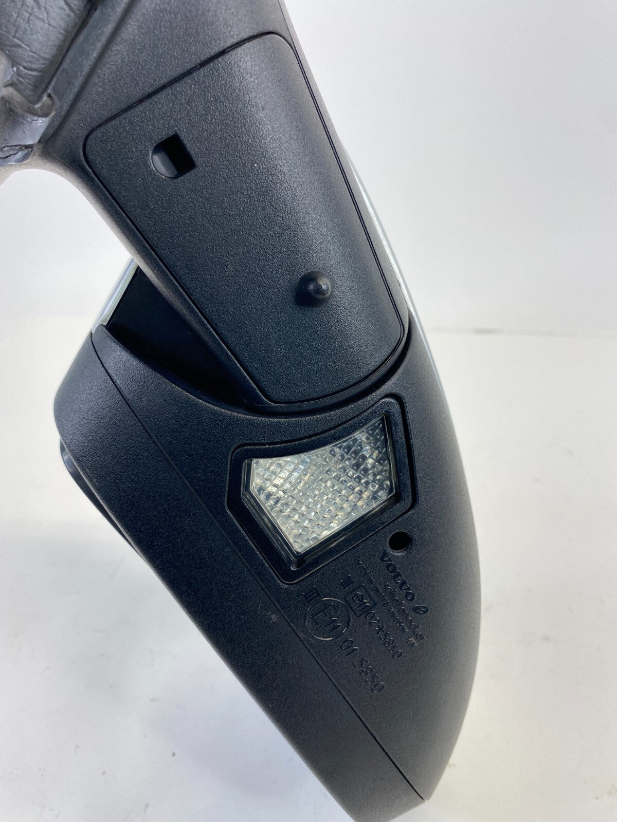 04-06 Volvo S40 Left Driver Side View Power Door Mirror W/ Turn Signal 30674980