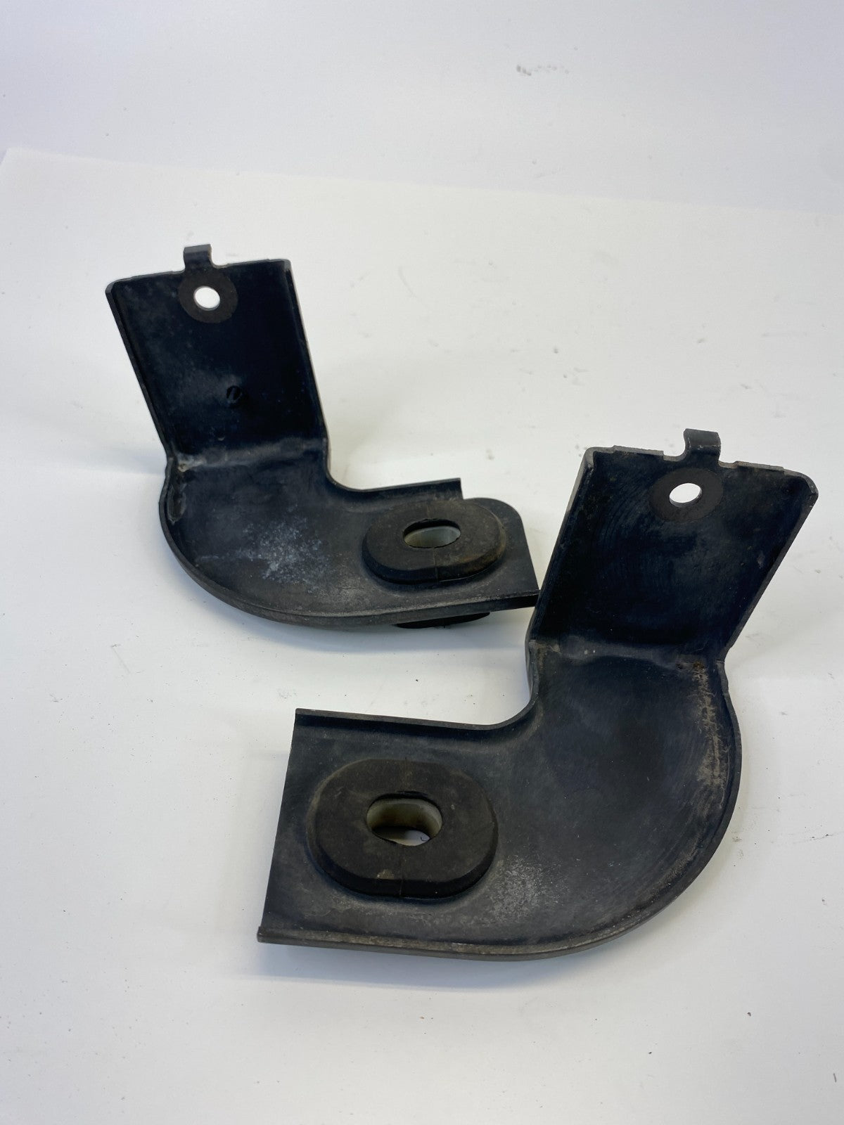 2007-2017 Jeep Patriot Lower Radiator Mount Support Bracket Pair 2900082A1 OEM
