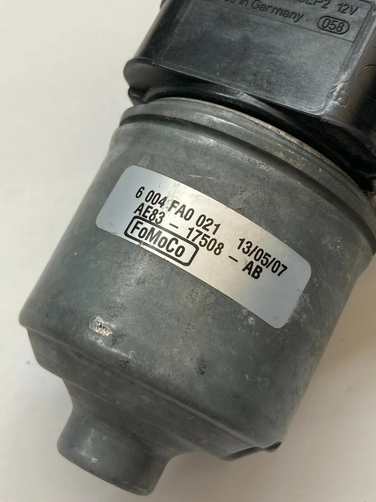 2011-2019 FORD FIESTA SE SEDAN FRONT WINDSHIELD WIPER MOTOR ASSEMBLY OEM