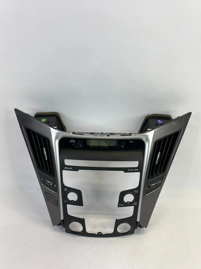 11-14 HYUNDAI SONATA CENTER DASH RADIO CLIMATE CONTROL BEZEL W/AIR VENTS & CLOCK