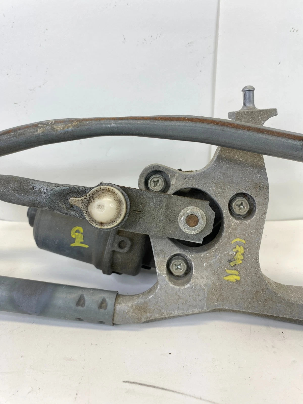 2014-2019 TOYOTA COROLLA FRONT WINDSHIELD WIPER MOTOR & LINKAGE 85110-02350 OEM