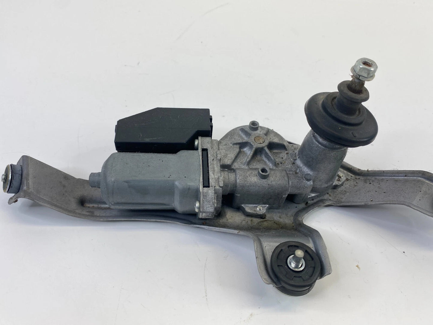 2010 TOYOTA PRIUS REAR BACK WINDOW WIPER MOTOR ASSEMBLY 85130-47021 OEM