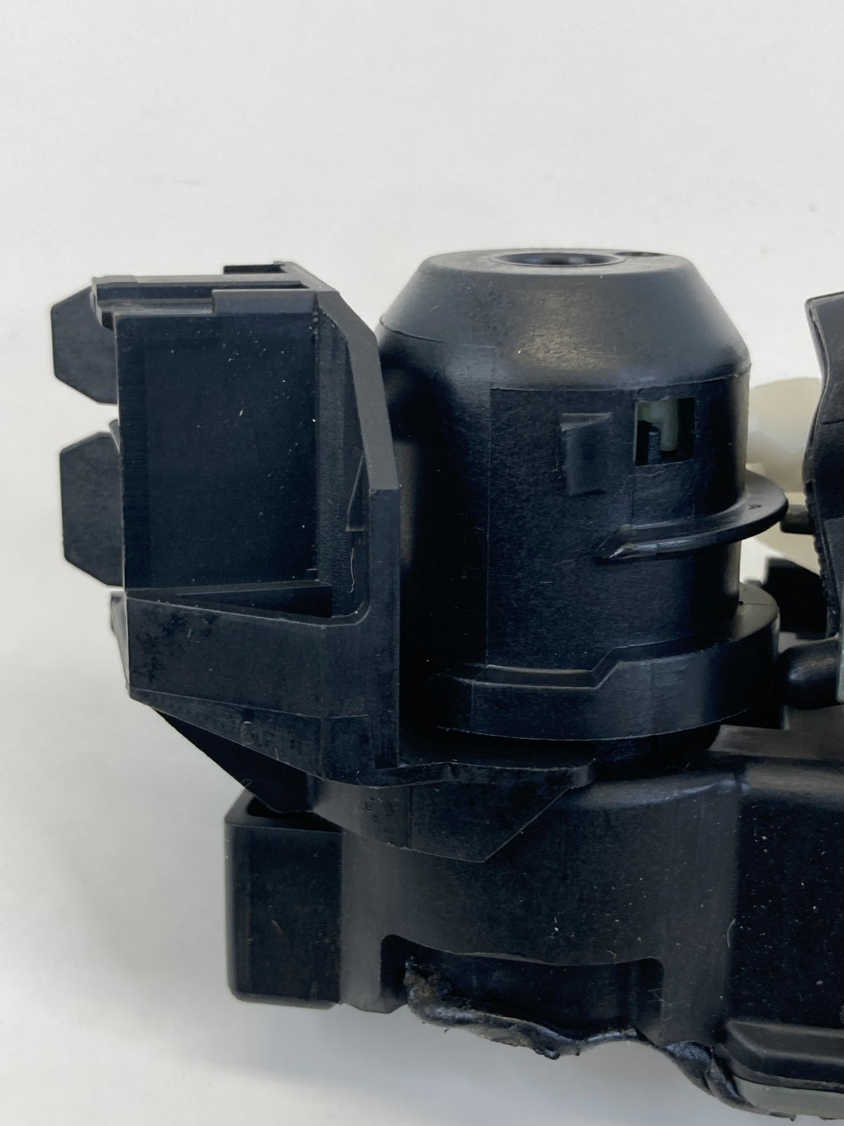 2006 Mercedes-Benz CLS500 Rear Exterior Trunk Hatch Locking Handle 203-750-06-93