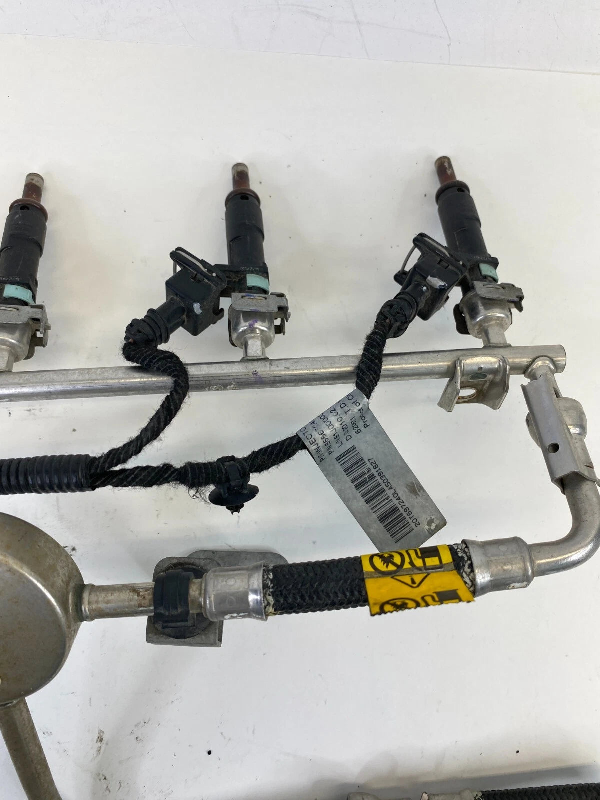 12-18 CHEVY SONIC 11-15 CRUZE 1.8L ENGINE FUEL INJECTION RAIL W/ INJECTORS ASSY