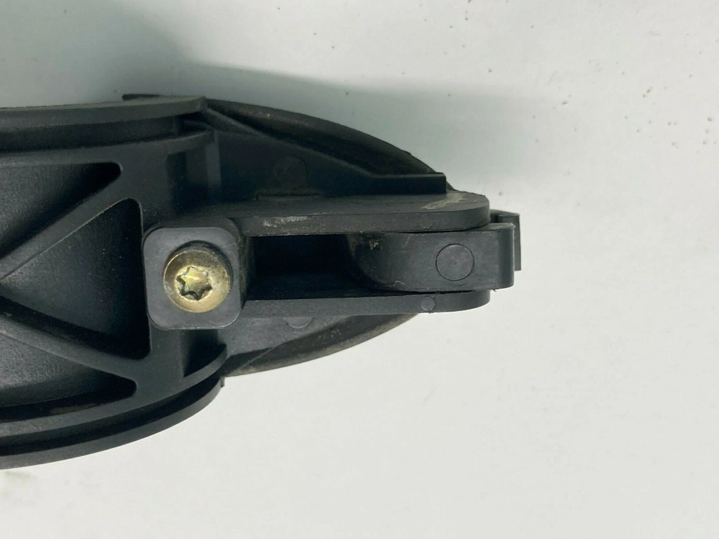 2000-2007 FORD FOCUS REAR RIGHT SIDE OUTSIDE DOOR HANDLE ASSY YS41-A266B22-AA