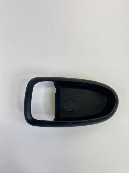 2002-2005 HYUNDAI SONATA FRONT RIGHT INTERIOR DOOR HANDLE BEZEL COVER TRIM