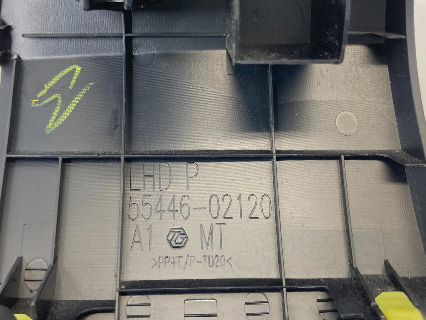 2014-2019 TOYOTA COROLLA START/STOP ENGINE IGNITION PUSH BUTTON W/ BEZEL OEM