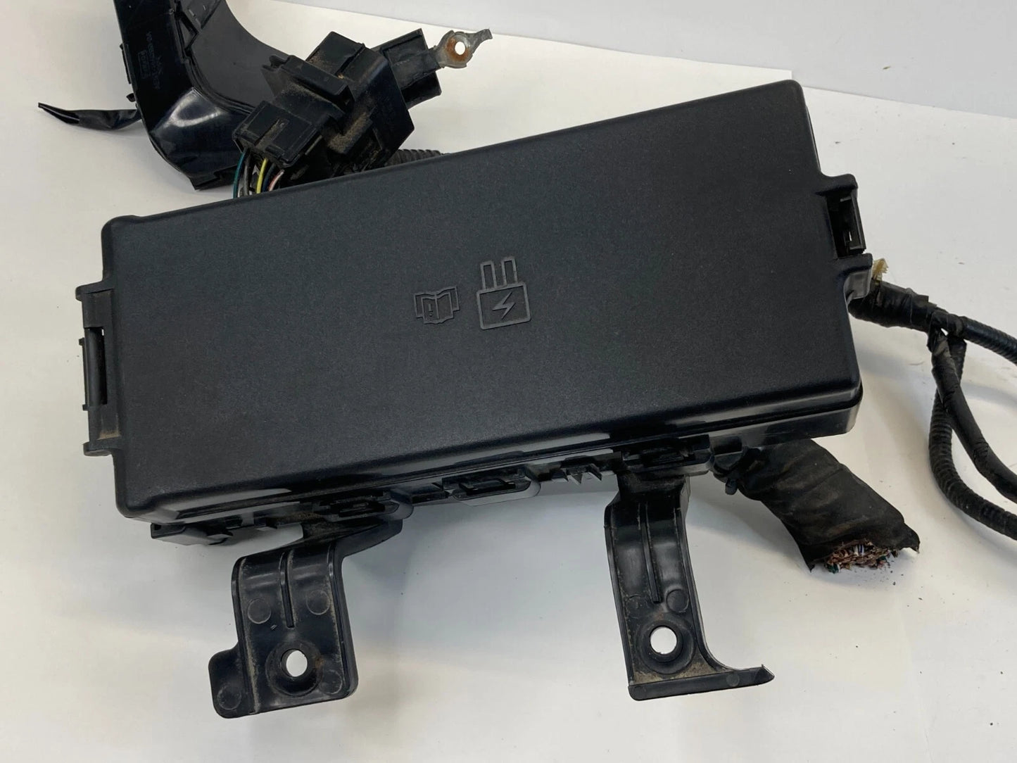 10-12 FORD FUSION 2.5L ENGINE COMPARTMENT FUSE RELAY JUNCTION BOX 6E5T14A003 OEM