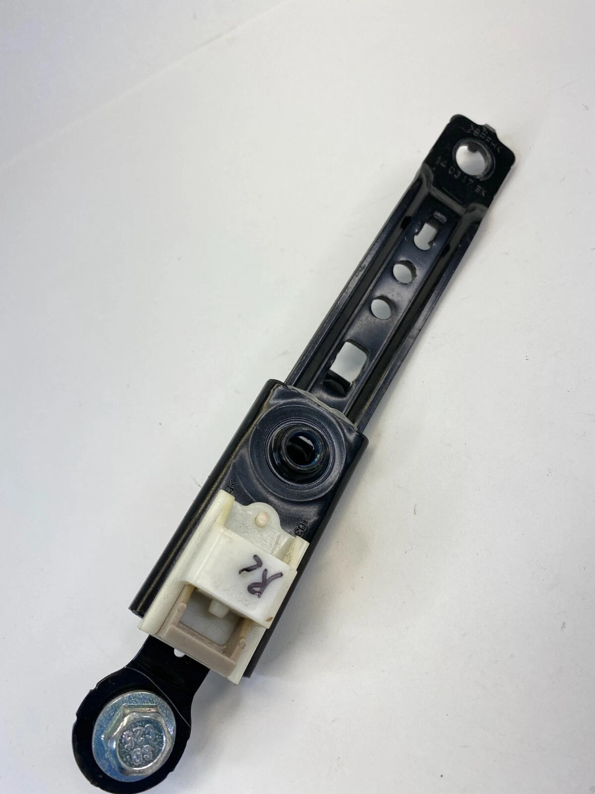 2011-2016 HYUNDAI ELANTRA REAR LEFT SEAT BELT ADJUSTER HEIGHT BRACKET SUPPORT