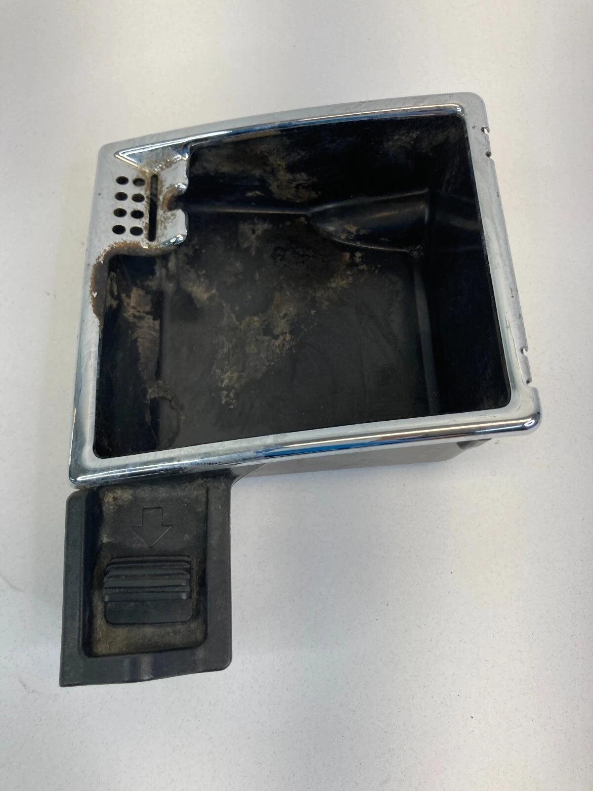 03-09 MERCEDES BENZ E320 FRONT CENTER CONSOLE COIN ASHTRAY STORAGE A2118100428