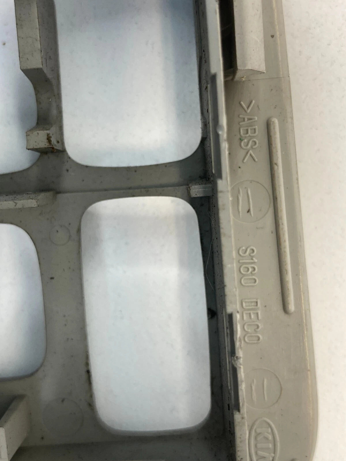 2004-2009 KIA SPECTRA FRONT LEFT DOOR SIDE WINDOW SWITCH COVER TRIM BEZEL OEM