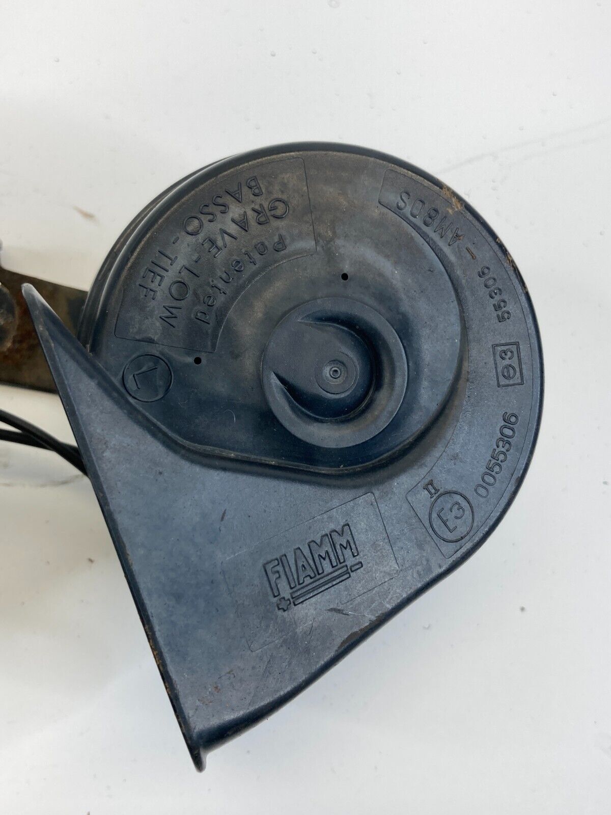 2003 2004 Ford Crown Victoria Dual Note Horn High & Low Note Pair E37042 OEM