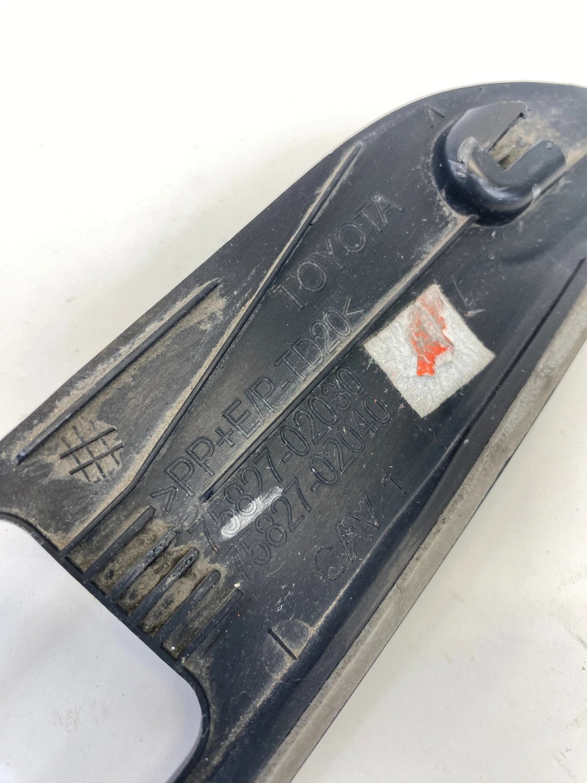 14-19 TOYOTA COROLLA REAR TRUNK TRIM GARNISH LICENSE PLATE PANEL OEM 7582702030