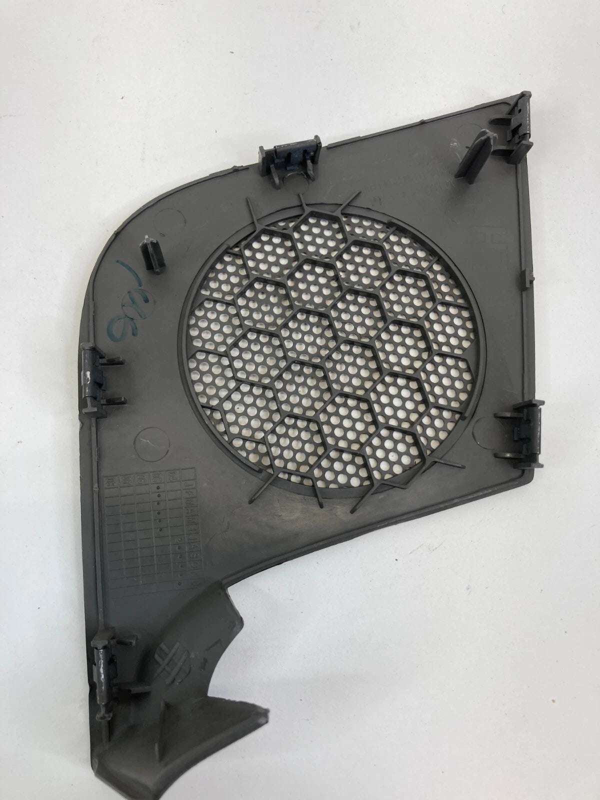 05-07 JEEP GRAND CHEROKEE FRONT LEFT DRIVER SIDE DASH SPEAKER GRILLE COVER TRIM
