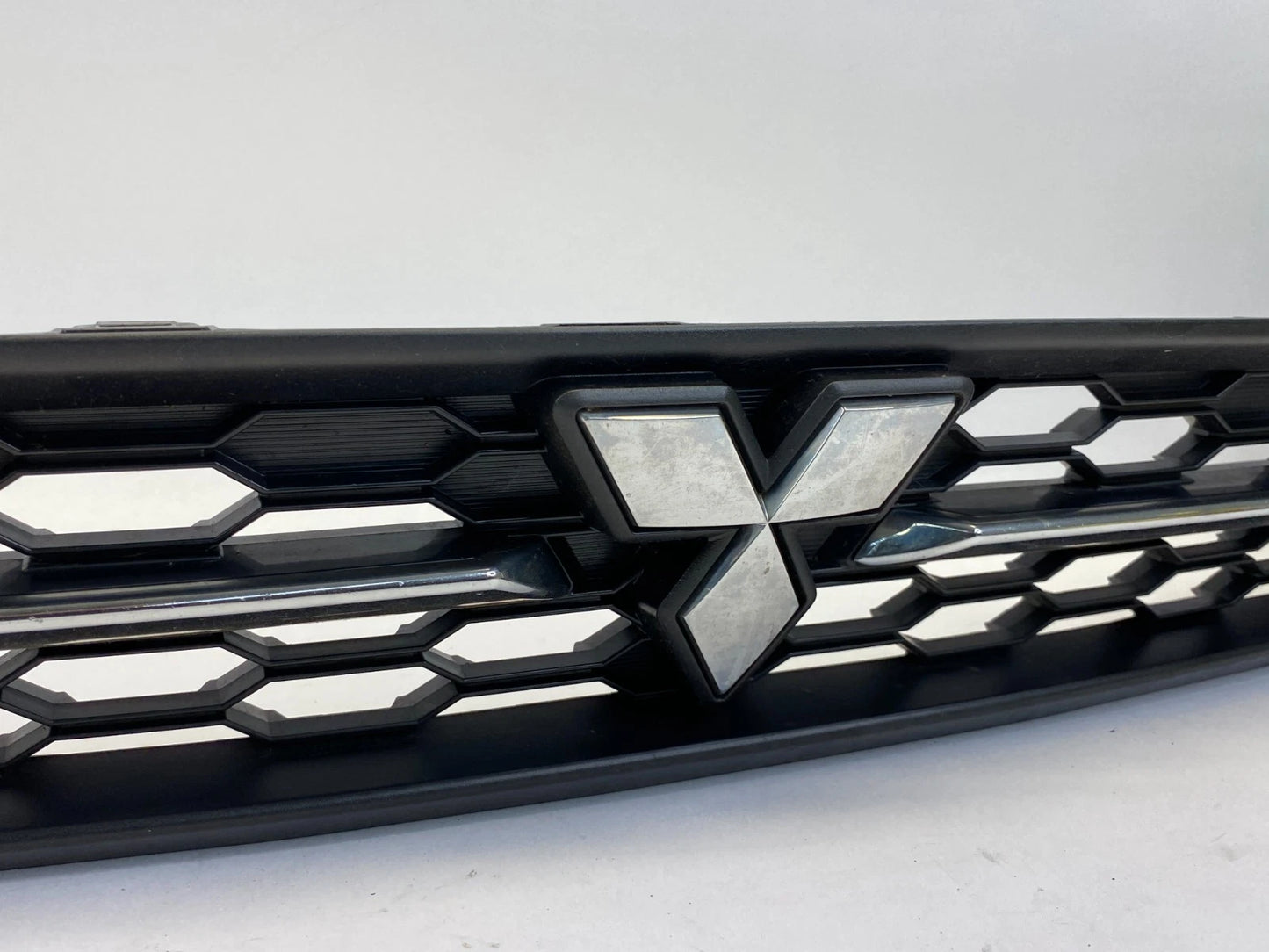 2018 2019 MITSUBISHI OUTLANDER SPORT FRONT BUMPER UPPER GRILLE 6402A504 OEM
